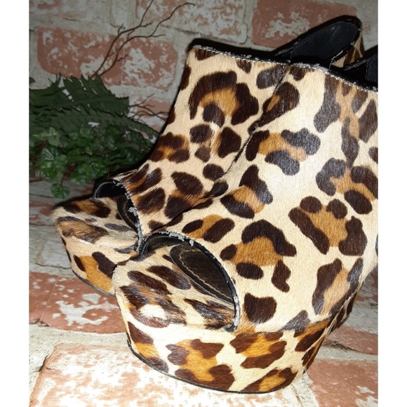 Steve Madden Wiicked L Wedge in Leopard - Picture 15 of 16